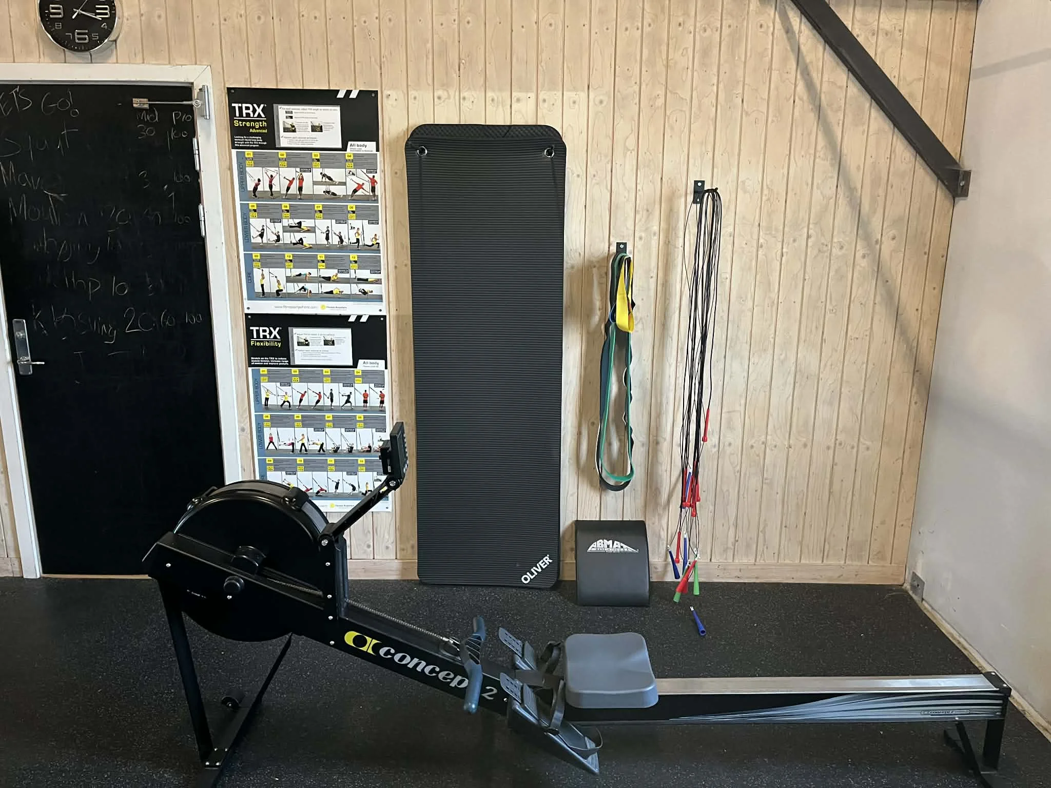 Concept 2 romaskine og elastikker